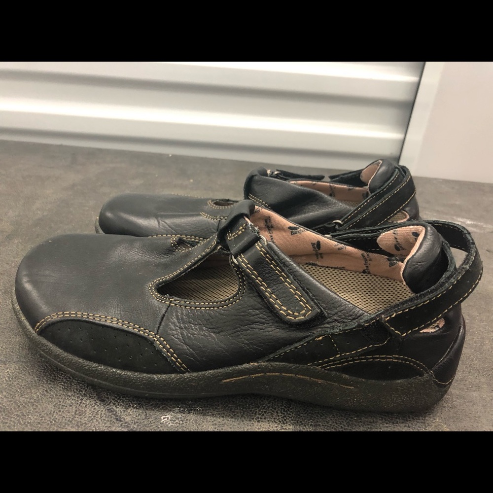 Barefoot Freedom Women’s Black Leather Sandals